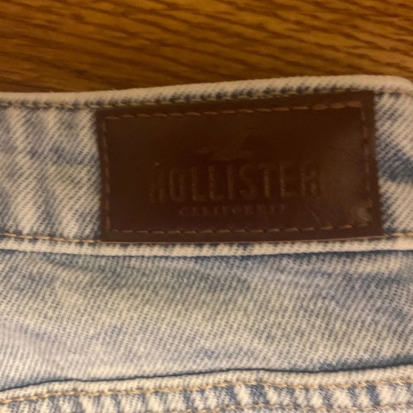 Hollister Ultra High Rise Mom Jeans NWOT-27W,5R - Picture 3 of 4